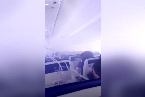 Nach Vogelschlag: Flugzeug-Kabine füllt sich mit Rauch