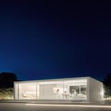 Der spanische Architekt Fran Silvestre hat in seinem Portfolio eine breite Auswahl an modernen, weitgehend automatisierten Häusern. Die Häuser der Reihe NIU sind im Wesentlichen Fertigkonstruktionen. Das hier gezeigte Modell N70 misst 70 Quadratmeter und kostet 151.200 Euro. 