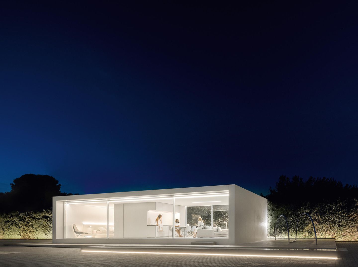 Der spanische Architekt Fran Silvestre hat in seinem Portfolio eine breite Auswahl an modernen, weitgehend automatisierten Häusern. Die Häuser der Reihe NIU sind im Wesentlichen Fertigkonstruktionen. Das hier gezeigte Modell N70 misst 70 Quadratmeter und kostet 151.200 Euro. 