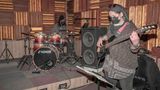 Iran: Eine Frau spielt E-Gitarre