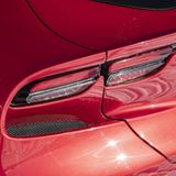 Die Rückleuchten sind schmal gehalten