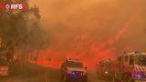 Tambaroora, Australien. Die Feuerwehr in New South Wales hat mit einem Buschfeuer zu kämpfen. Im Frühjahr brechen in dem australischen Bundesstaat öfter Buschbrände aus. Bleibt zu hoffen, dass es nicht so katastrophal wird wie 2019/2020. 