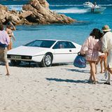 Mit der Lizenz zum Tauchen: Der Lotus Esprit aus dem Film "Der Spion, der mich liebte". Der Lotus Esprit wurde neben dem Aston Martin DB5 zum berühmtesten Agenten-Gefährt. Das Besondere an dem Wagen: Er konnte sich in Sekundenschnelle in ein Unterwasser-Boot "verwandeln". 