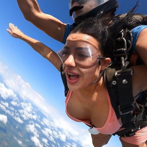 Leyla wagt David zuliebe einen Fallschirmsprung