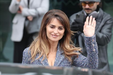 Penelope Cruz kommt bei der Chanel Modeschau in Paris an