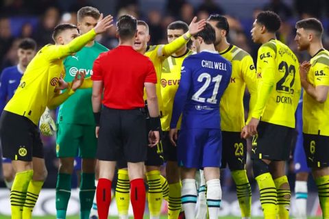 Video: BVB fliegt durch umstrittenen Elfmeter aus der Champions League