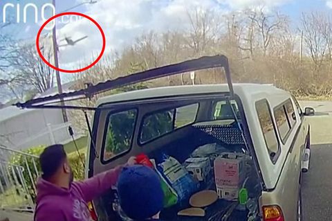 Unglück in New York: Türkamera hält Flugzeugabsturz fest