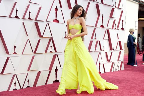 Zendaya trägt bei den Oscars 2021 ein Valentino-Kleid