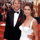 Solidaritätszeichen: Cindy Crawford und Richard Gere mit roter Aids-Schleife