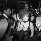 Stars wie Barbra Streisand verzichten Ende der Sechziger auf Prinzessinnenkleider und zeigen sich im Party-Look