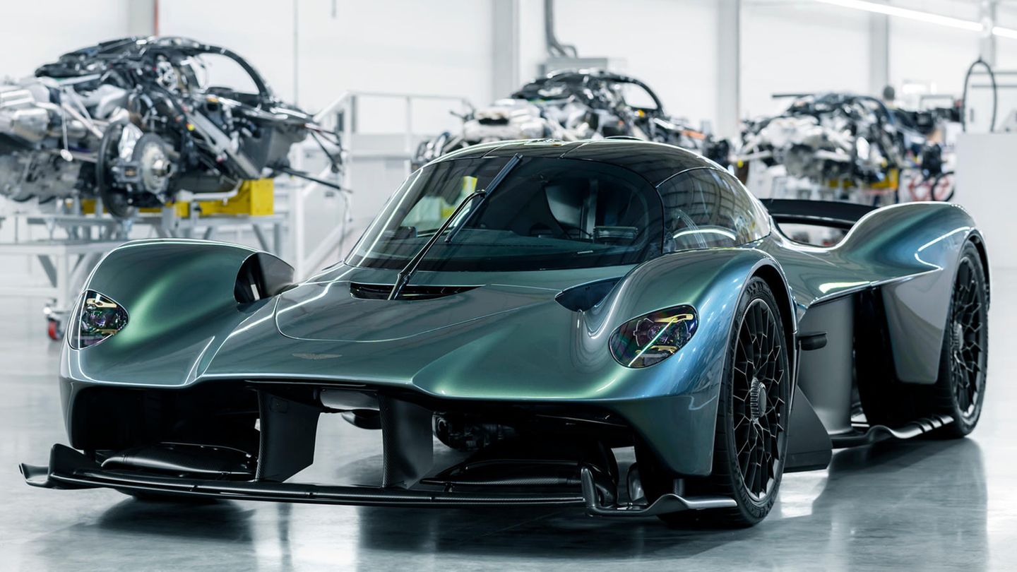 Aston Martin “Valkyrie”: The superlative among sports cars