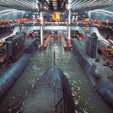 Die Andockbucht im Inneren des Supertankers Liparus im Film "James Bond 007 – Der Spion, der mich liebte": Als die U-Boote gebaut wurden, waren sie über 300 Fuß lang. "Es war eines der größten Sets, die jemals in Pinewood gebaut wurden". Stanley Kubrick beriet Ken Adam bei der Beleuchtung des Sets. Die Entwürfe erhielten eine Oscar-Nominierung für die beste Art Direction (das einzige Mal, dass die Academy Adams Arbeit an einem Bond-Bild anerkannte) und eine Nominierung für die British Academy of Film.