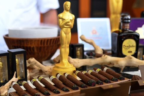 Blick auf Schokoladenzigarren, das diesjährige Überraschungsdessert beim "Governors Ball" der Oscars