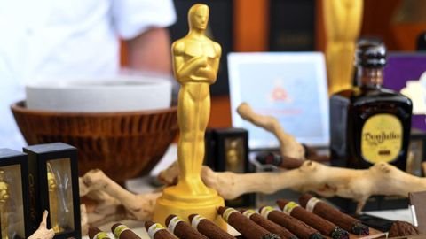 Blick auf Schokoladenzigarren, das diesjährige Überraschungsdessert beim "Governors Ball" der Oscars