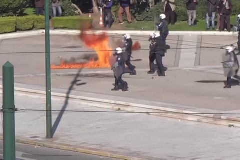 Video: Gewaltsame Proteste nach Zugkollision in Griechenland halten an