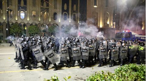 In Tiflis, der Hauptstadt Georgiens, gab es heftige Proteste gegen das geplante Gesetz