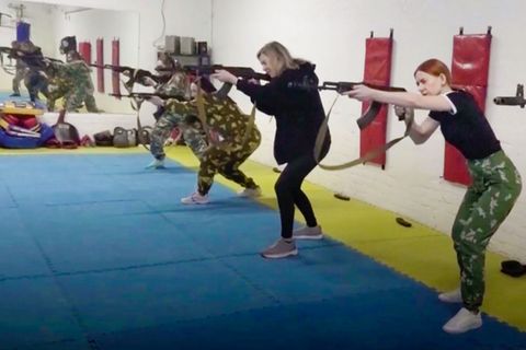 Frauengarde des Urals: "Wir sind Patrioten": Russische Frauen bereiten sich auf Kriegsdienst vor