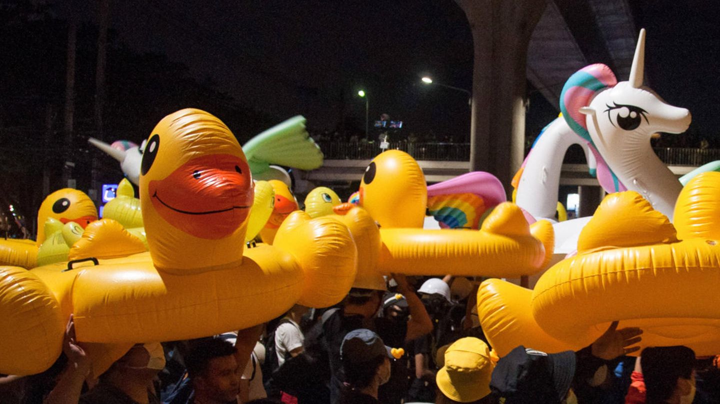Proteste mit Enten in Thailand