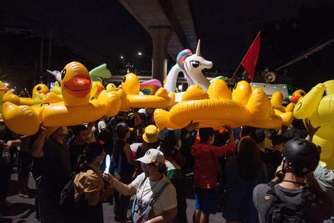 Proteste mit Enten in Thailand