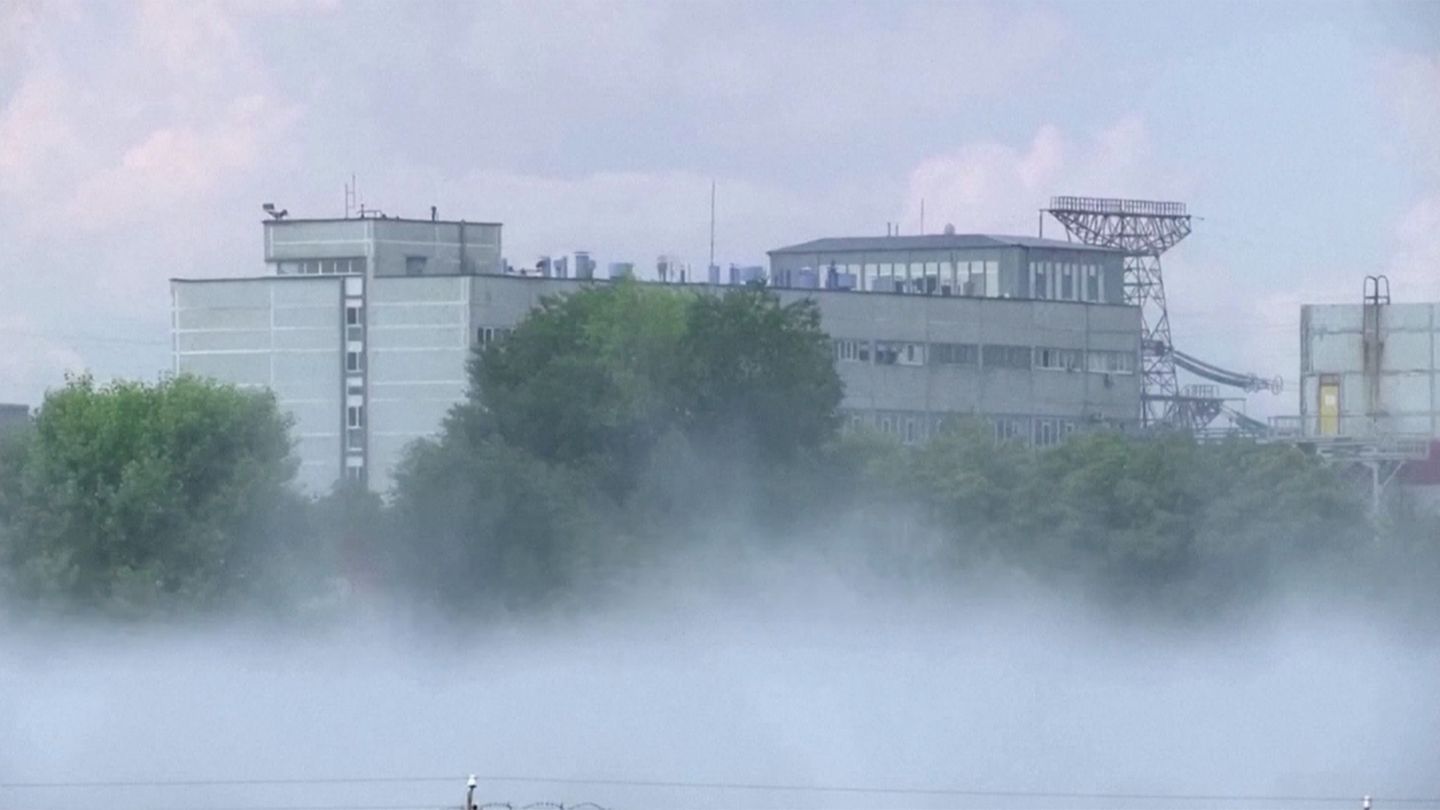 Ukraine: Russian missiles at Zaporizhia nuclear power plant – nuclear authority warns (video)
