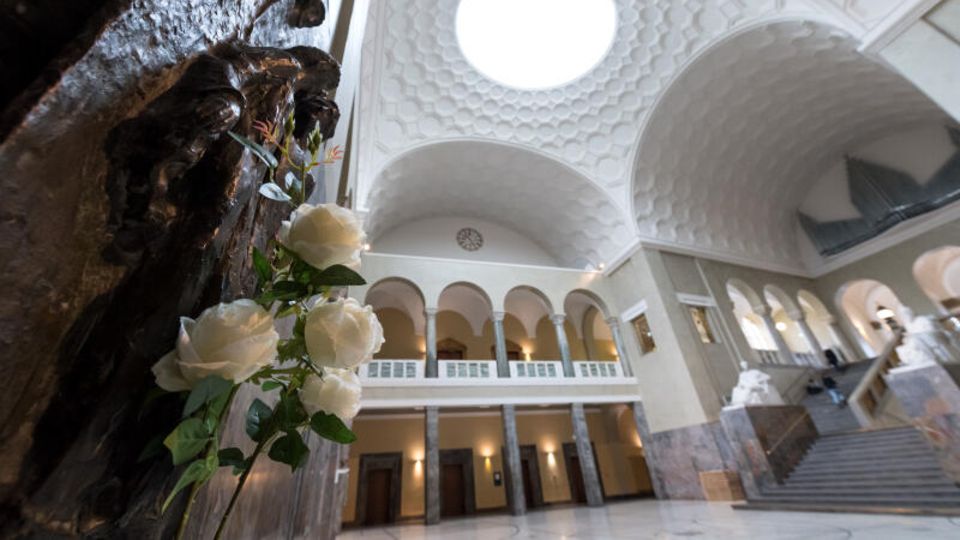 Ein Denkmal für die Widerstandsgruppe Weiße Rose an der Ludwig-Maximilians-Universität in München