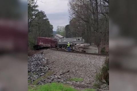 Video: US-Bahngesellschaft im Fokus: Dritte Entgleisung innerhalb weniger Wochen