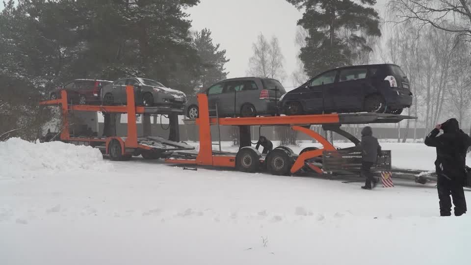 Video: Lettland schickt Autos von Alkohol-Fahrern in die Ukraine