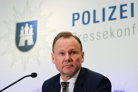 Senator der Behörde für Inneres und Sport in Hamburg, nimmt an einer Pressekonferenz im Polizeipräsidium teil.