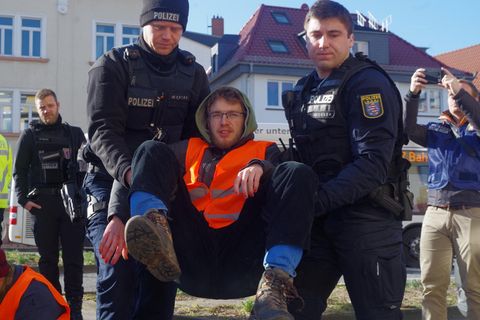 Daniel Eckert bei einer Klimaaktion