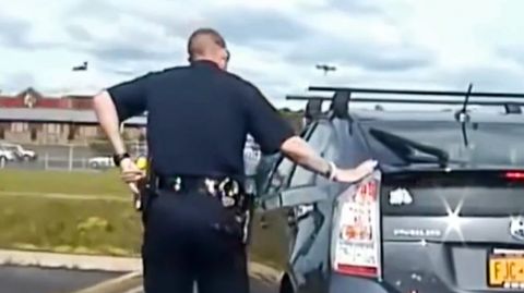 Old­school-Methode: Warum US-Cops das Fahrzeug-Heck bei einer Verkehrskontrolle berühren