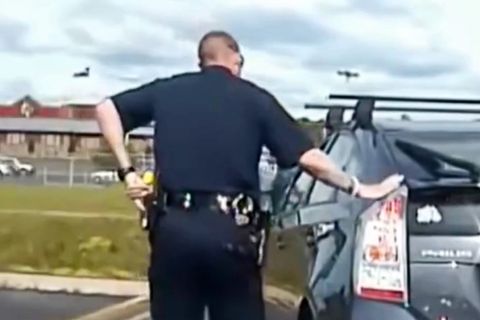 Old­school-Methode: Warum US-Cops das Fahrzeug-Heck bei einer Verkehrskontrolle berühren