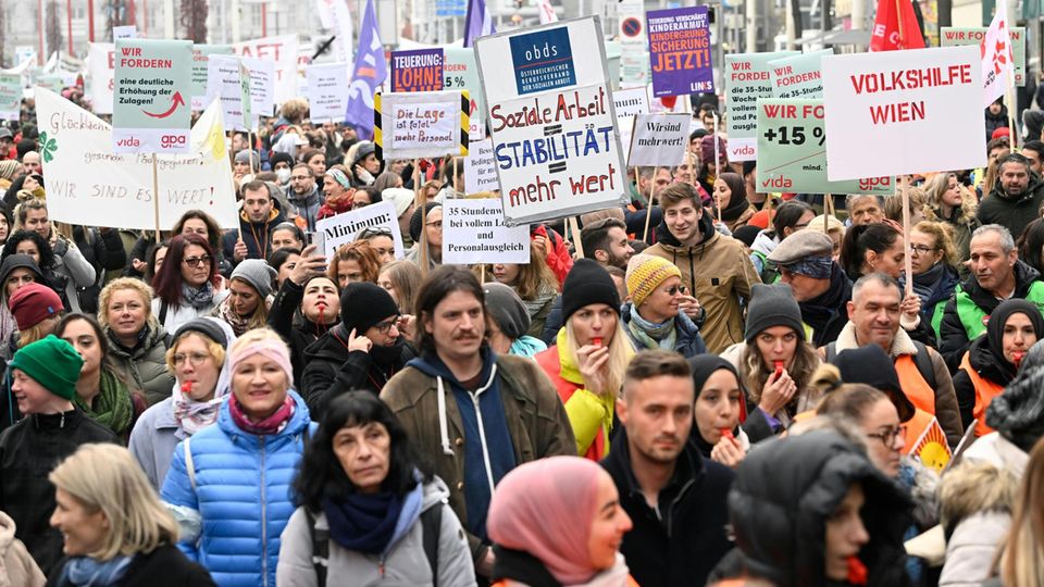 Menschen streiken in Österreich