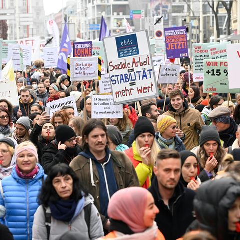 People go on strike in Austria