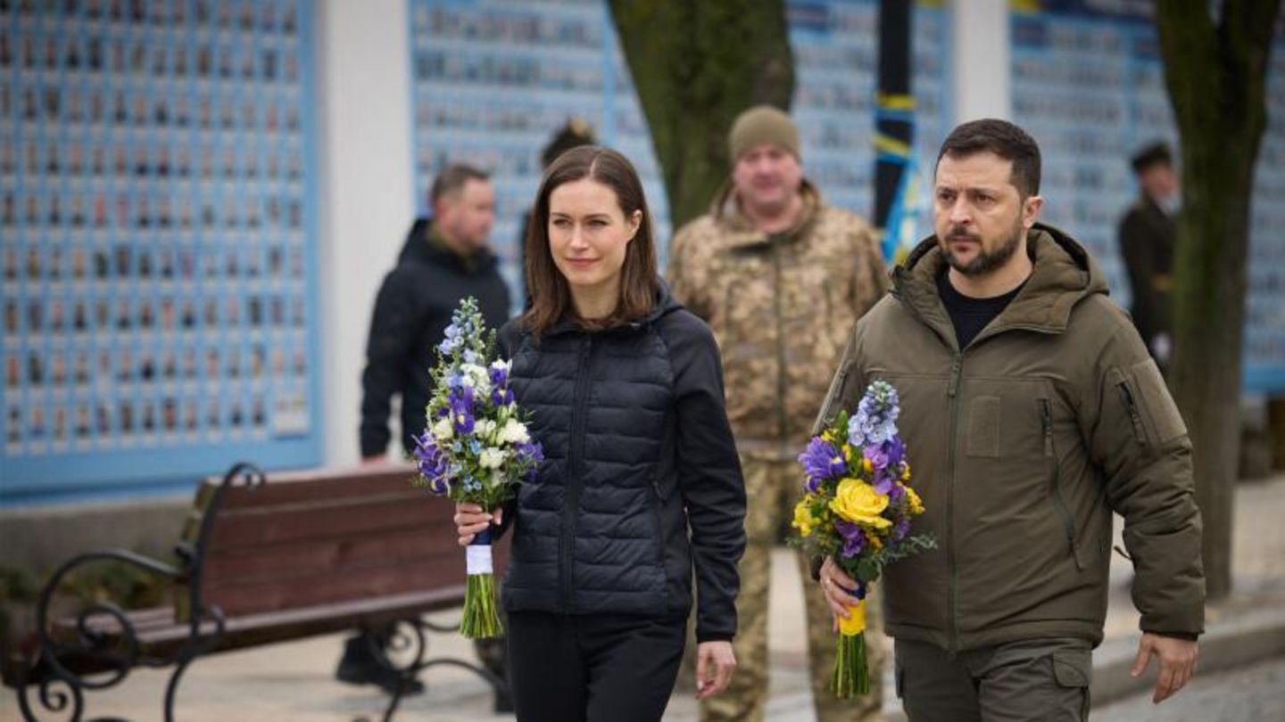 Finnlands Ministerpräsidentin Sanna Marin und der ukrainischen Präsident Wolodymyr Selensky