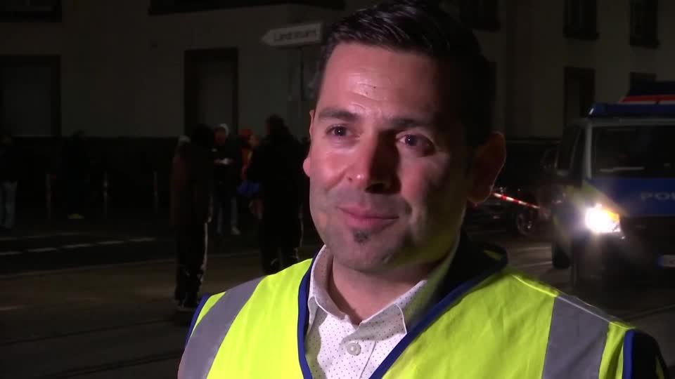 Video: Geiseln in Karlsruhe befreit: Durchsuchungen laufen weiter