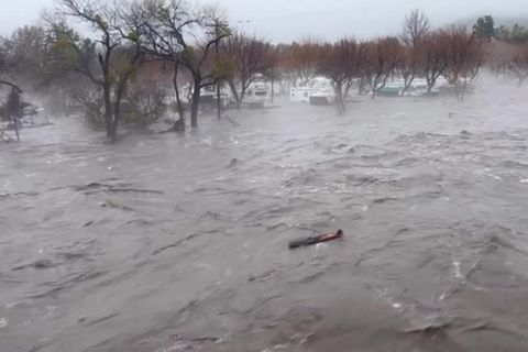 Video: Nach schweren Stürmen: Notstand in Kalifornien