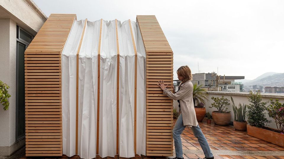 Das vordere Teil ist auf Rollen gelagert, so lässt sich Iwi leicht bewegen.