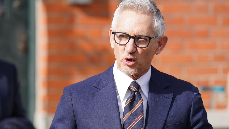 Gary Lineker verlässt am Samstag sein Haus in London.