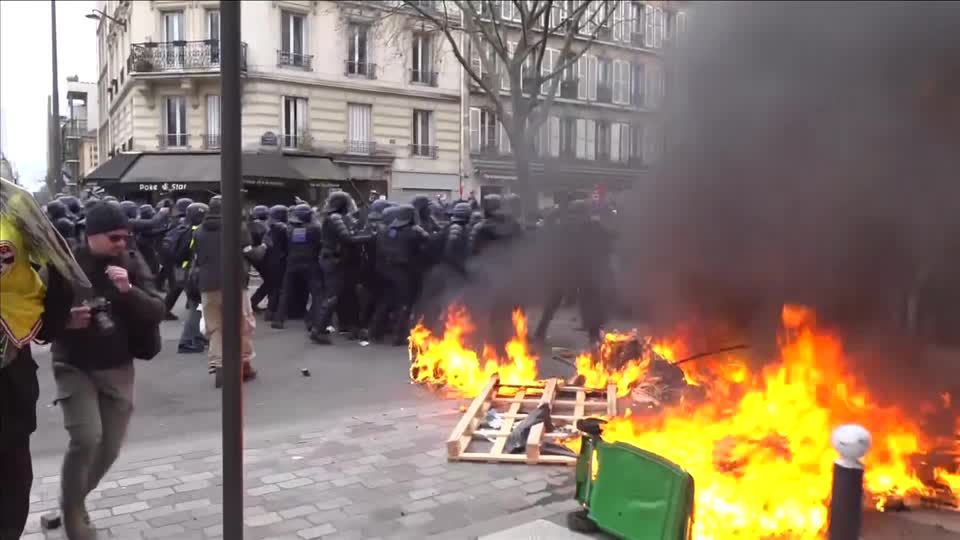 Video: Hunderttausende demonstrieren gegen Rentenreform in Frankreich