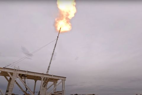 Vertikaler Testschuß von Green Launch.