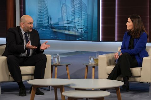 Grünen-Politiker Omid Nouripour diskutiert bei Anne Will
