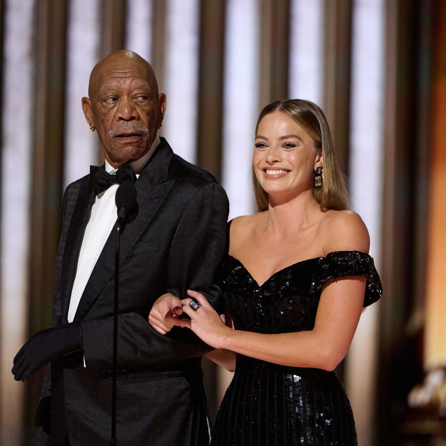 Morgan Freeman: Darum trug er bei den Oscars einen einzelnen Handschuh |  STERN.de