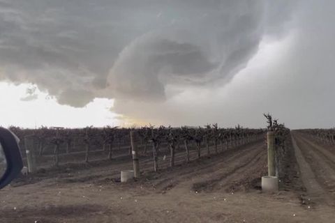Video: Kalifornien: Atmosphärische Flüsse schicken Regen wie am Fließband