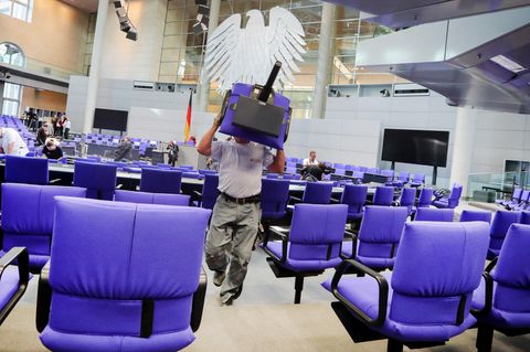 Im Bundestag werden die Stühle neu verteilt