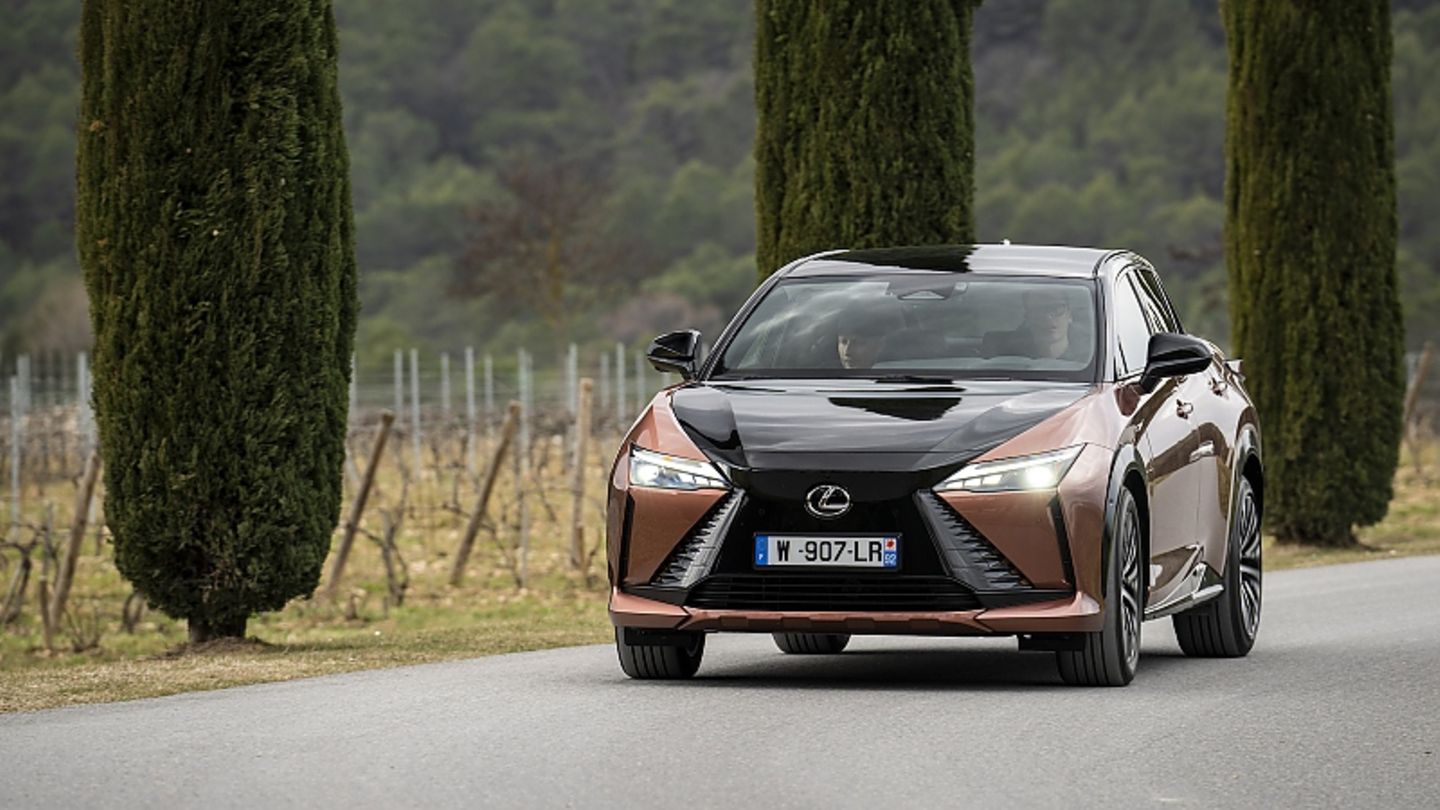 Lexus RZ 450e