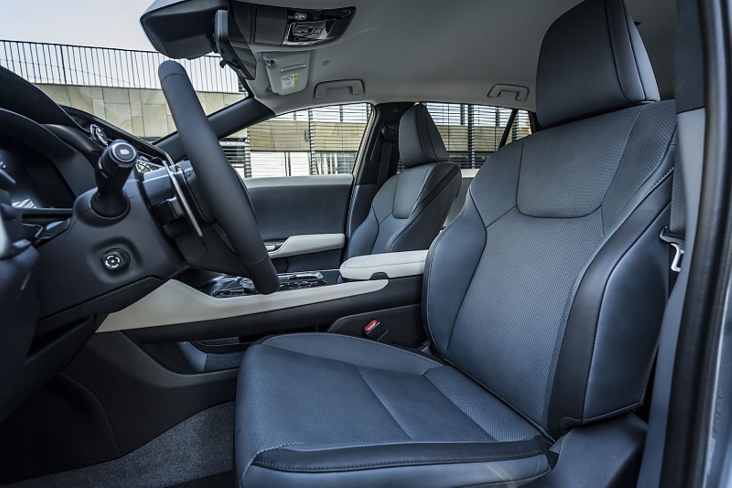 Lexus_RZ_450e-9.jpg