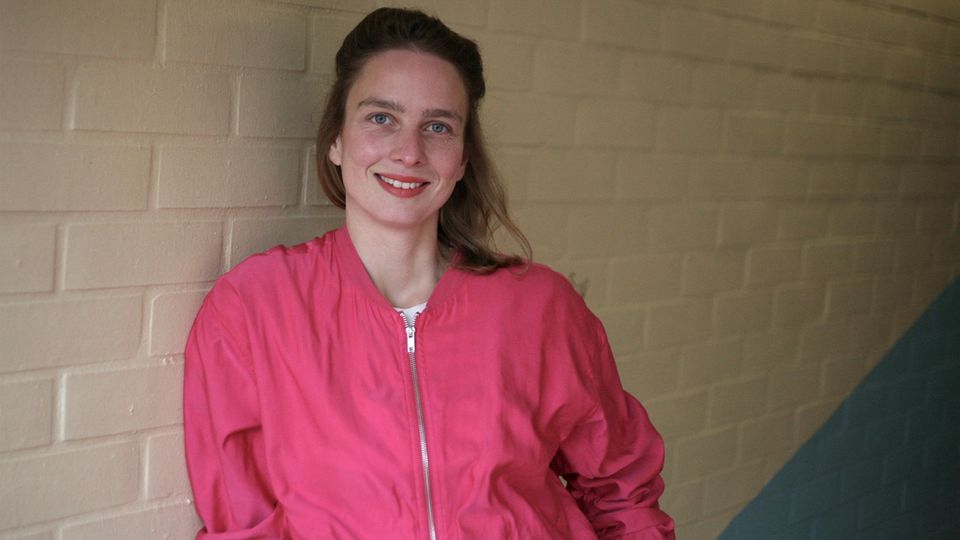Silke Ohlmeier absolvierte zunächst eine Ausbildung als Industriekauffrau, entschied sich dann aber für die Soziologie und machte die Langeweile zum Thema ihrer Dissertation. Neben ihrer Promotion arbeitet sie als wissenschaftliche Mitarbeiterin an der Universität des Saarlandes.