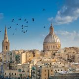 Am freiesten können Menschen der LGBTQI+-Community dem Ranking zufolge in Malta Urlaub machen. Mit stolzen 13 Punkten landet das Land an der Spitze. Am besten wurde das beliebte Reiseziel unweit von Italien für die Transgender-Rechte bewertet. 