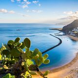 Gemütlich durch Barcelona schlendern oder einen entspannten Strandurlaub auf den Kanaren machen – das scheint für Mitglieder der LGBTQI+-Community eine große Freude zu sein. Spanien landet deshalb im Ranking auf Platz elf. 