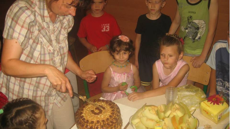 Anna an ihrem fünften Geburtstag in einem Mariupoler Kinderheim